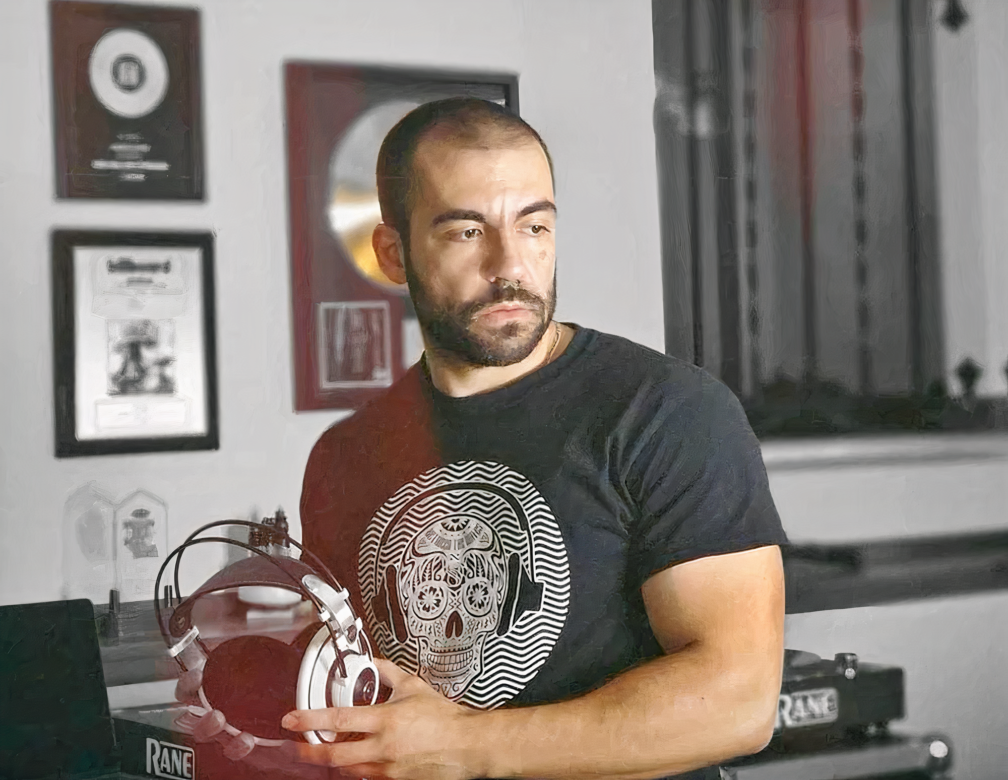 Platinum producer DJ Pain 1 supports Focus Rich Clothing, showcasing high-end streetwear with real hip-hop roots.